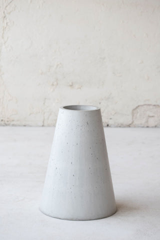 Minimalistic design dining table. Natural oak table top, concrete table base. - betono.lt